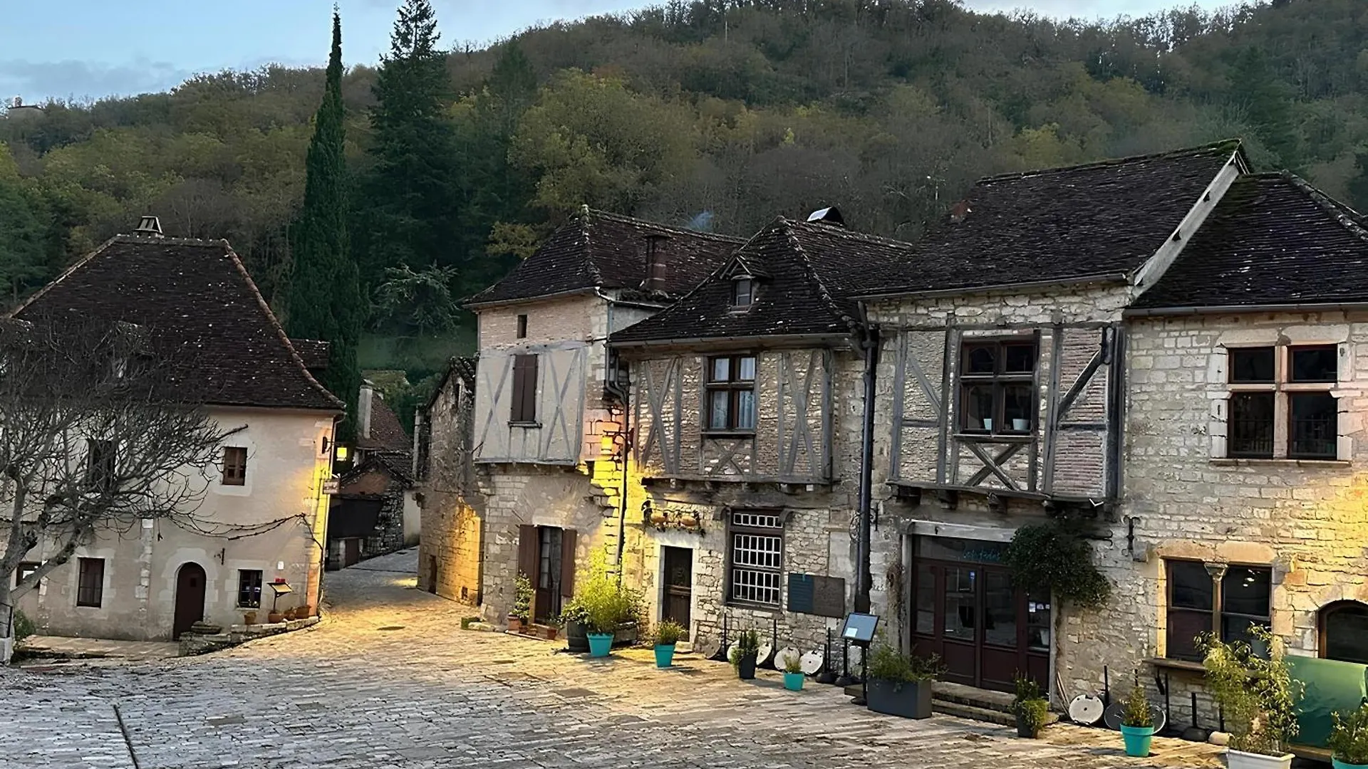 Les Hauts De Saulies - Chambre Et Table D'Hotes De Charme Vers  Bed and Breakfast