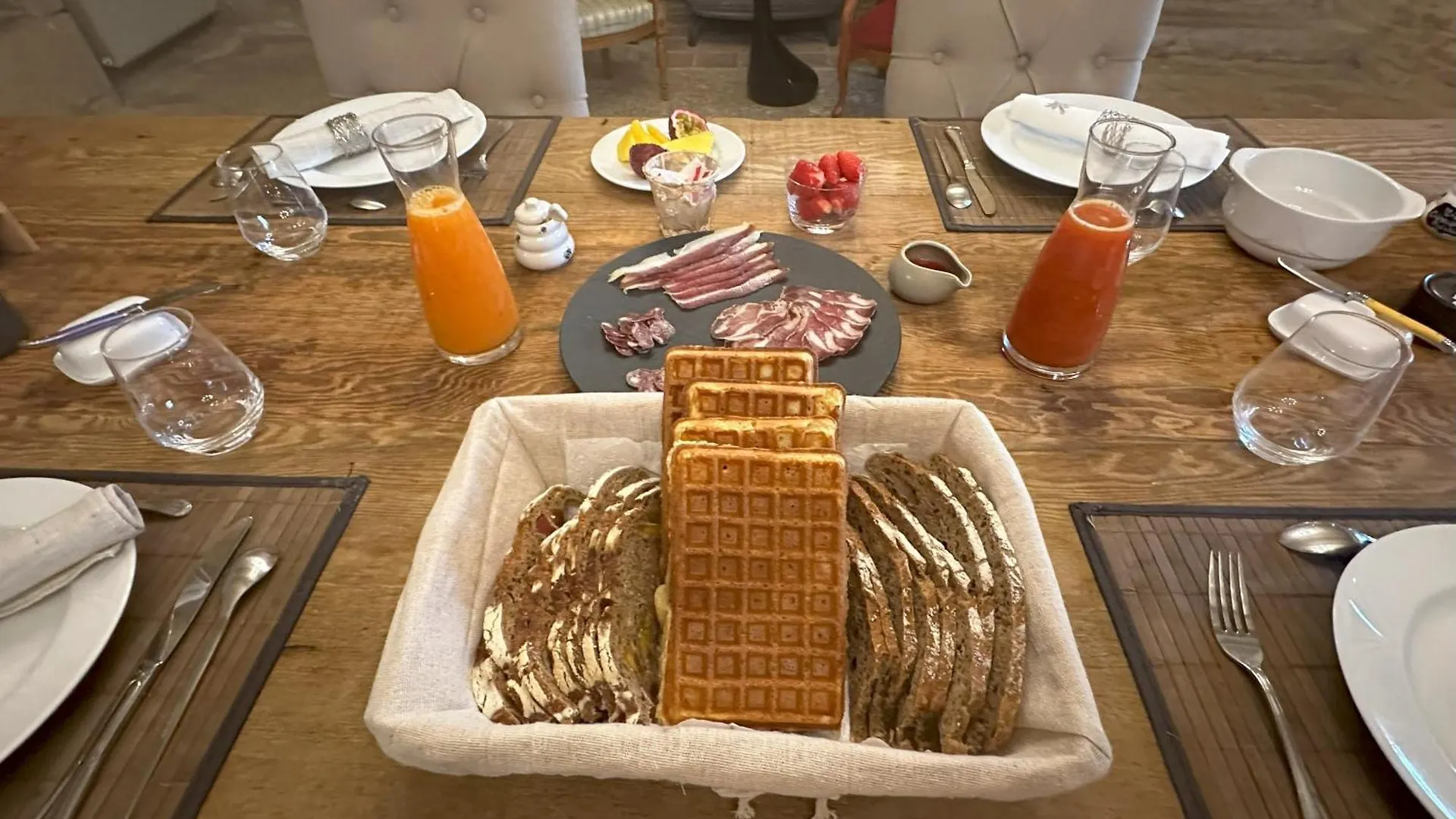 Les Hauts De Saulies - Chambre Et Table D'Hotes De Charme Vers  Bed and Breakfast