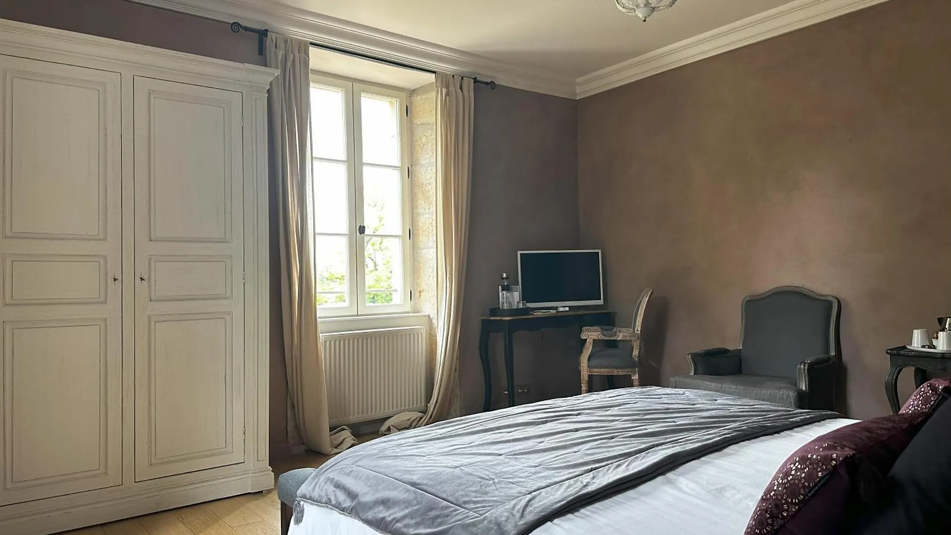 Les Hauts De Saulies - Chambre Et Table D'Hotes De Charme Vers  Bed and Breakfast