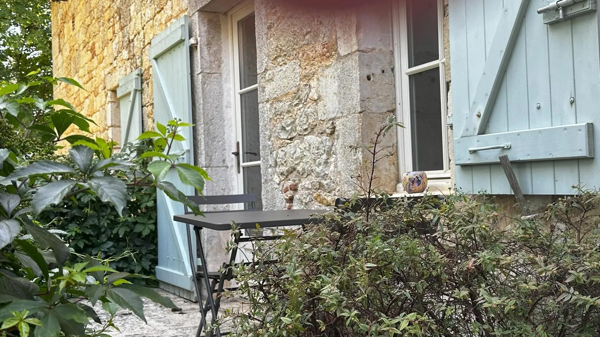 Les Hauts De Saulies - Chambre Et Table D'Hotes De Charme Vers  Γαλλία