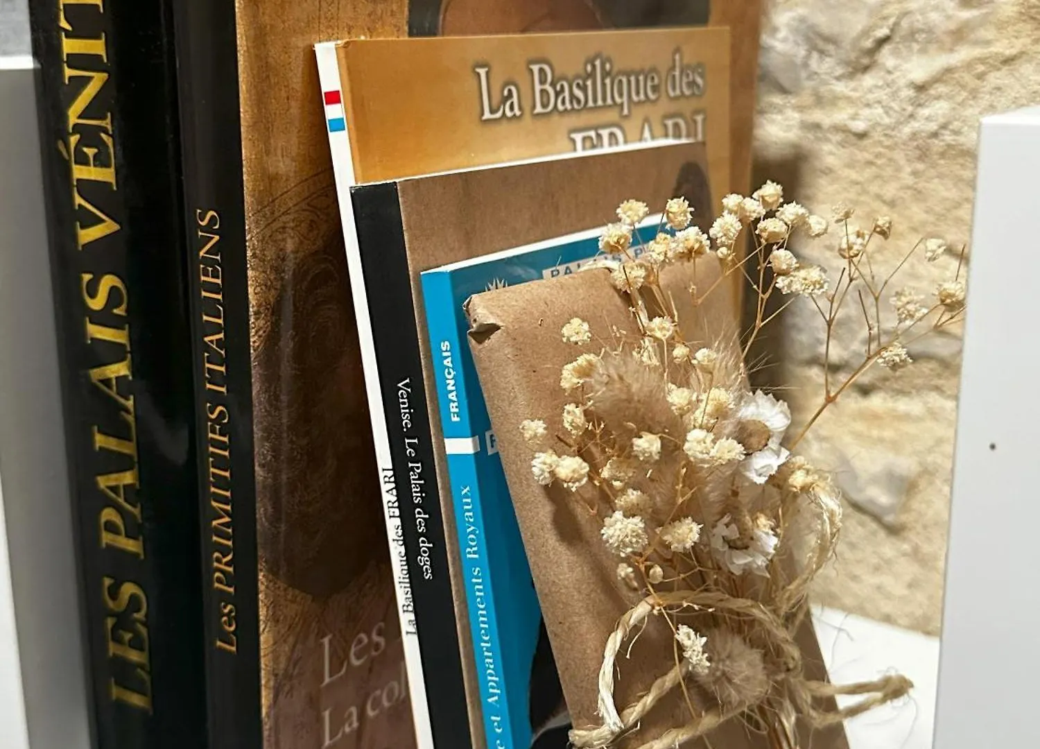 Les Hauts De Saulies - Chambre Et Table D'Hotes De Charme Vers  Γαλλία