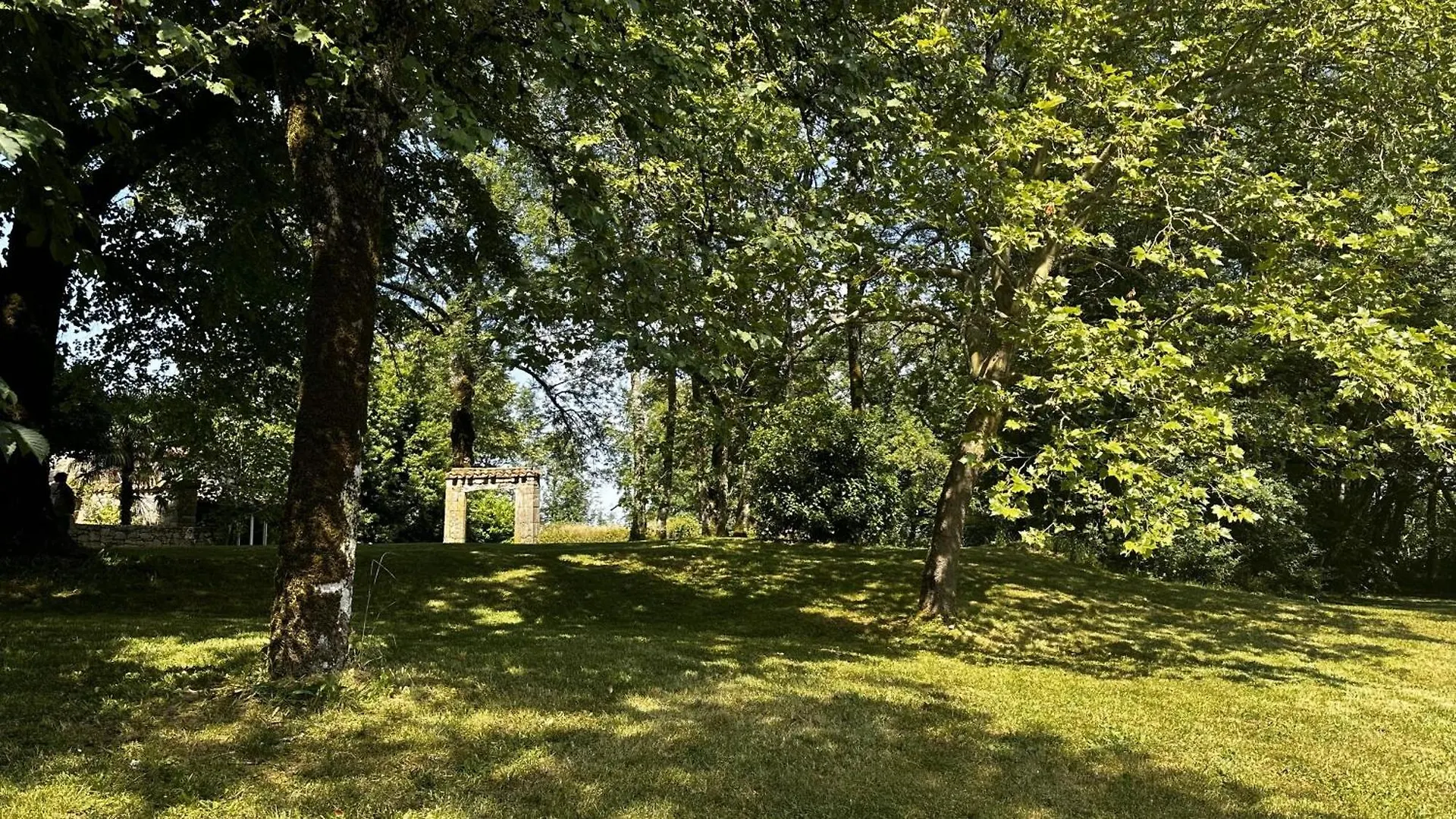 Les Hauts De Saulies - Chambre Et Table D'Hotes De Charme Vers  Bed and Breakfast Vers (Lot)