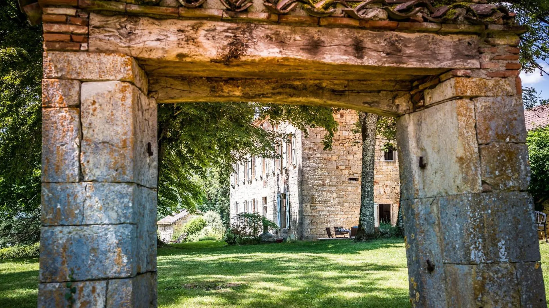 Les Hauts De Saulies - Chambre Et Table D'Hotes De Charme Vers  Γαλλία